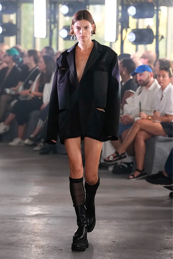 sacai 2024 春夏女裝大秀正式登場