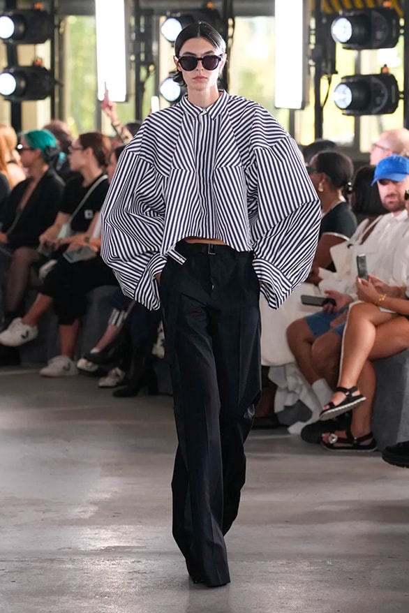 sacai 2024 春夏女裝大秀正式登場