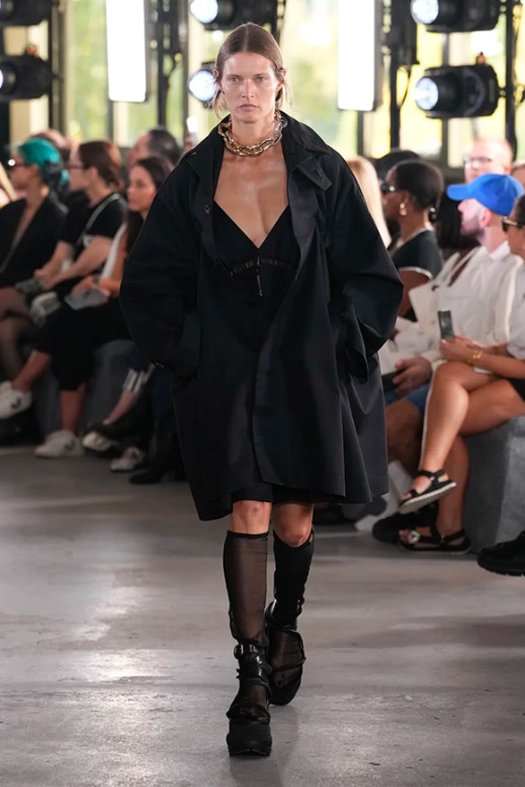sacai 2024 春夏女裝大秀正式登場