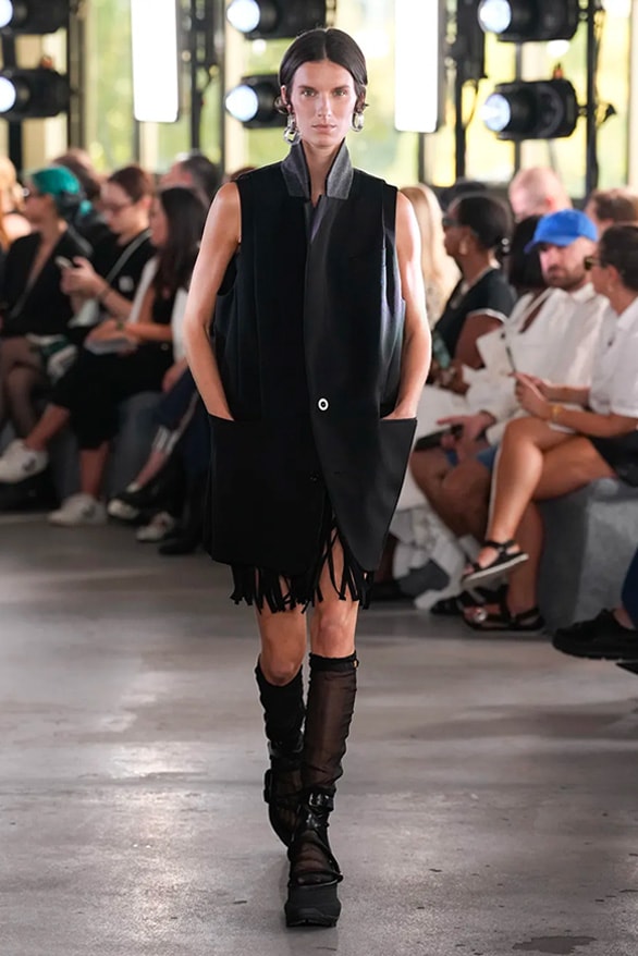 sacai 2024 春夏女裝大秀正式登場