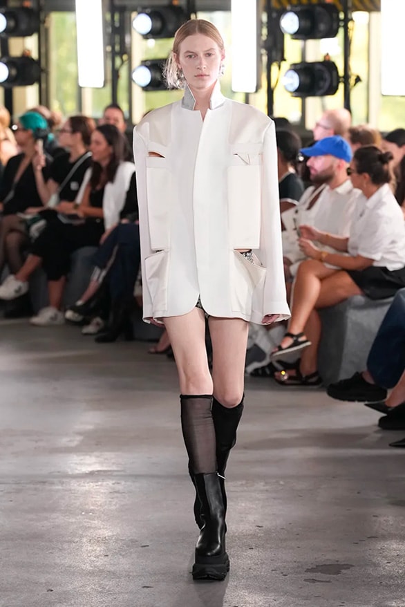 sacai 2024 春夏女裝大秀正式登場