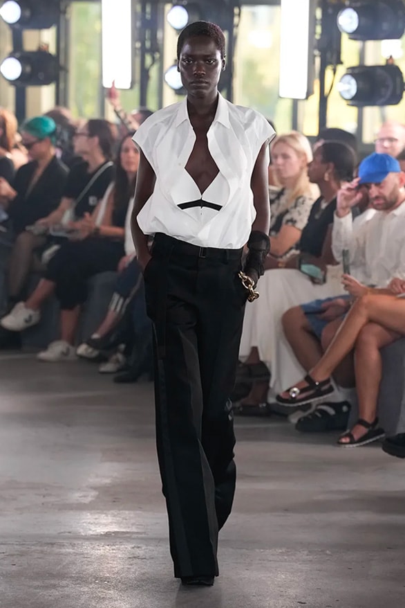 sacai 2024 春夏女裝大秀正式登場