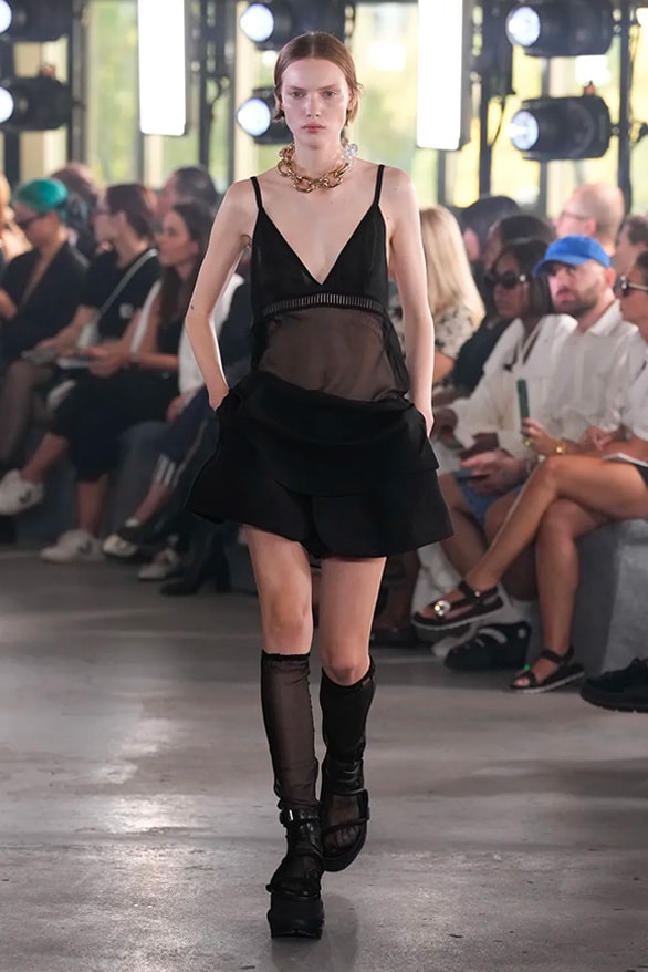 sacai 2024 春夏女裝大秀正式登場