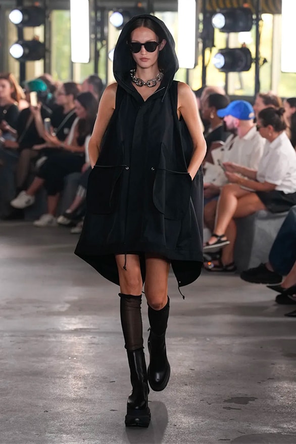 sacai 2024 春夏女裝大秀正式登場