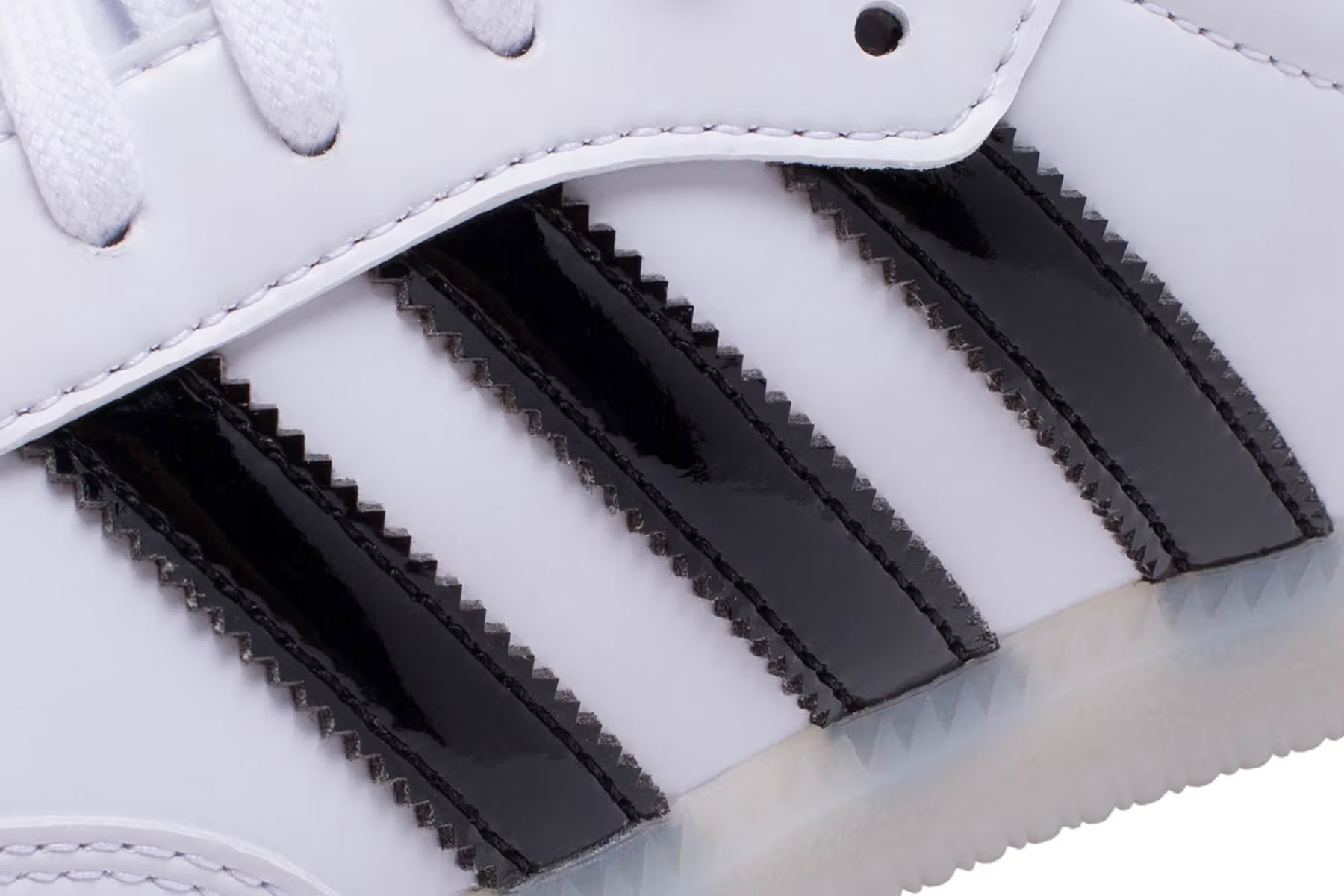 Jason Dill x adidas Samba「White/Black」漆皮版本正式登場