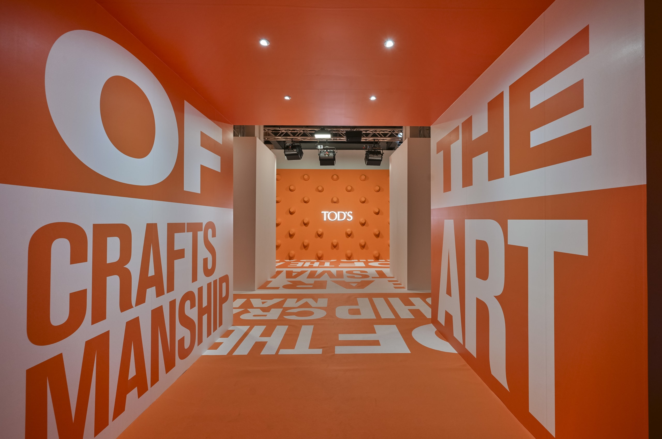 TOD’S 最新展覽《THE ART OF CRAFTSMANSHIP – Tim Walker 作品》登陸新加坡