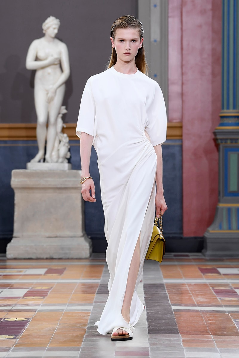 Pierpaolo Piccioli 執掌 Valentino 2024 春夏女裝大秀正式登場
