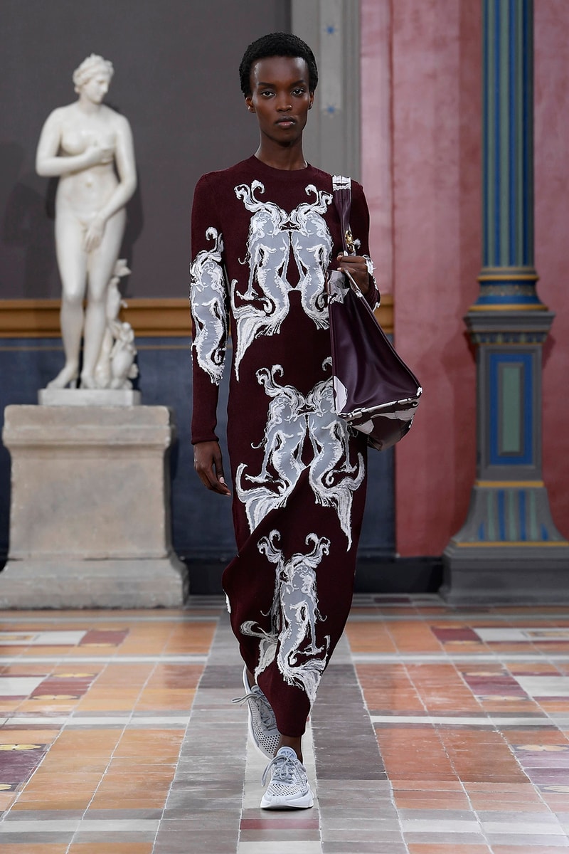 Pierpaolo Piccioli 執掌 Valentino 2024 春夏女裝大秀正式登場