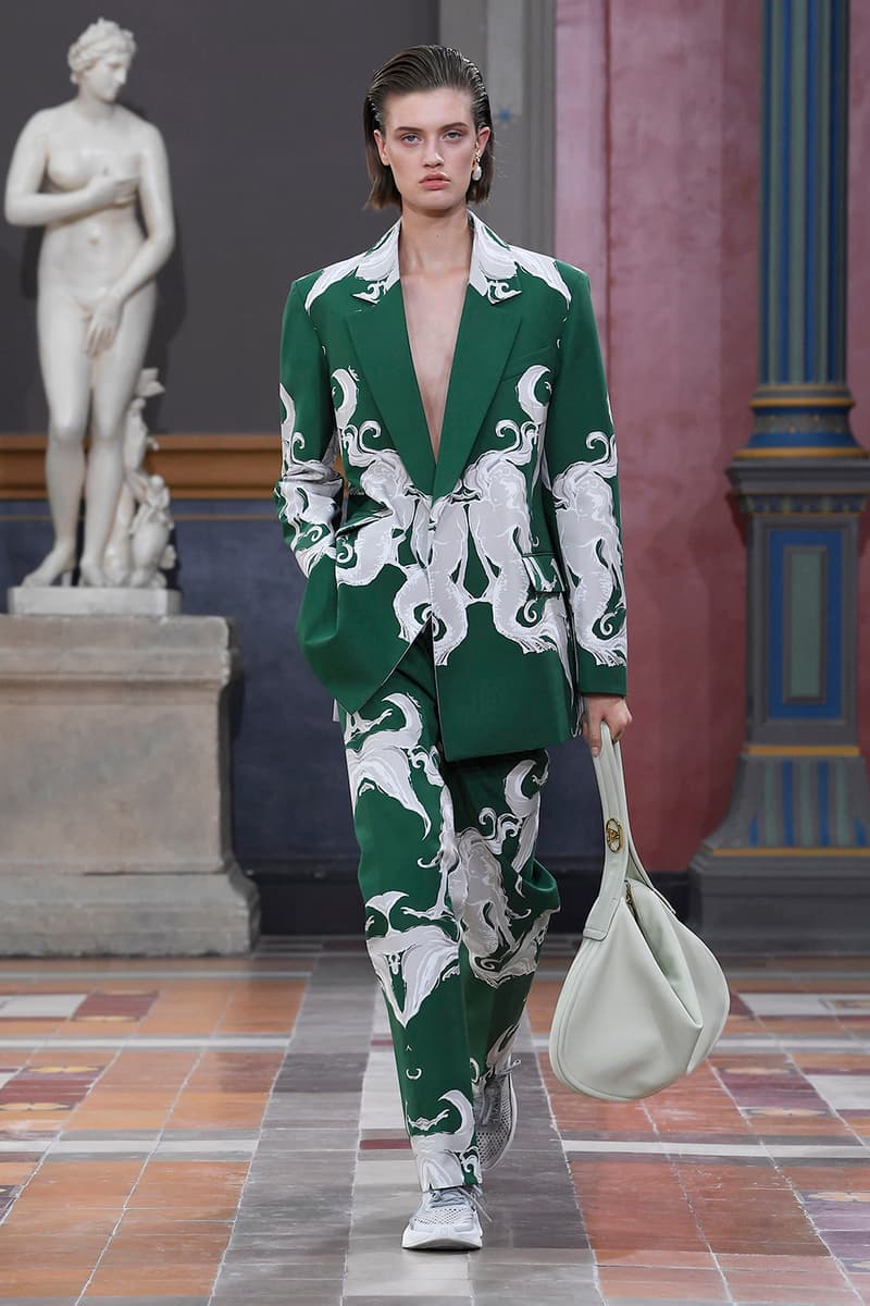 Pierpaolo Piccioli 執掌 Valentino 2024 春夏女裝大秀正式登場