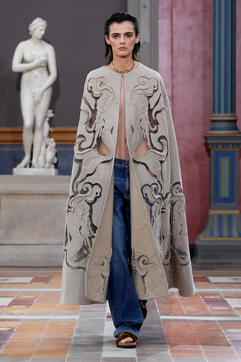 Pierpaolo Piccioli 執掌 Valentino 2024 春夏女裝大秀正式登場