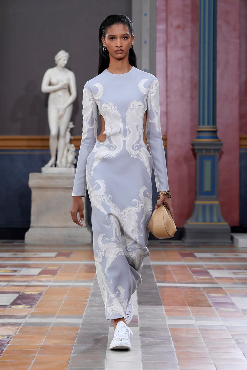 Pierpaolo Piccioli 執掌 Valentino 2024 春夏女裝大秀正式登場