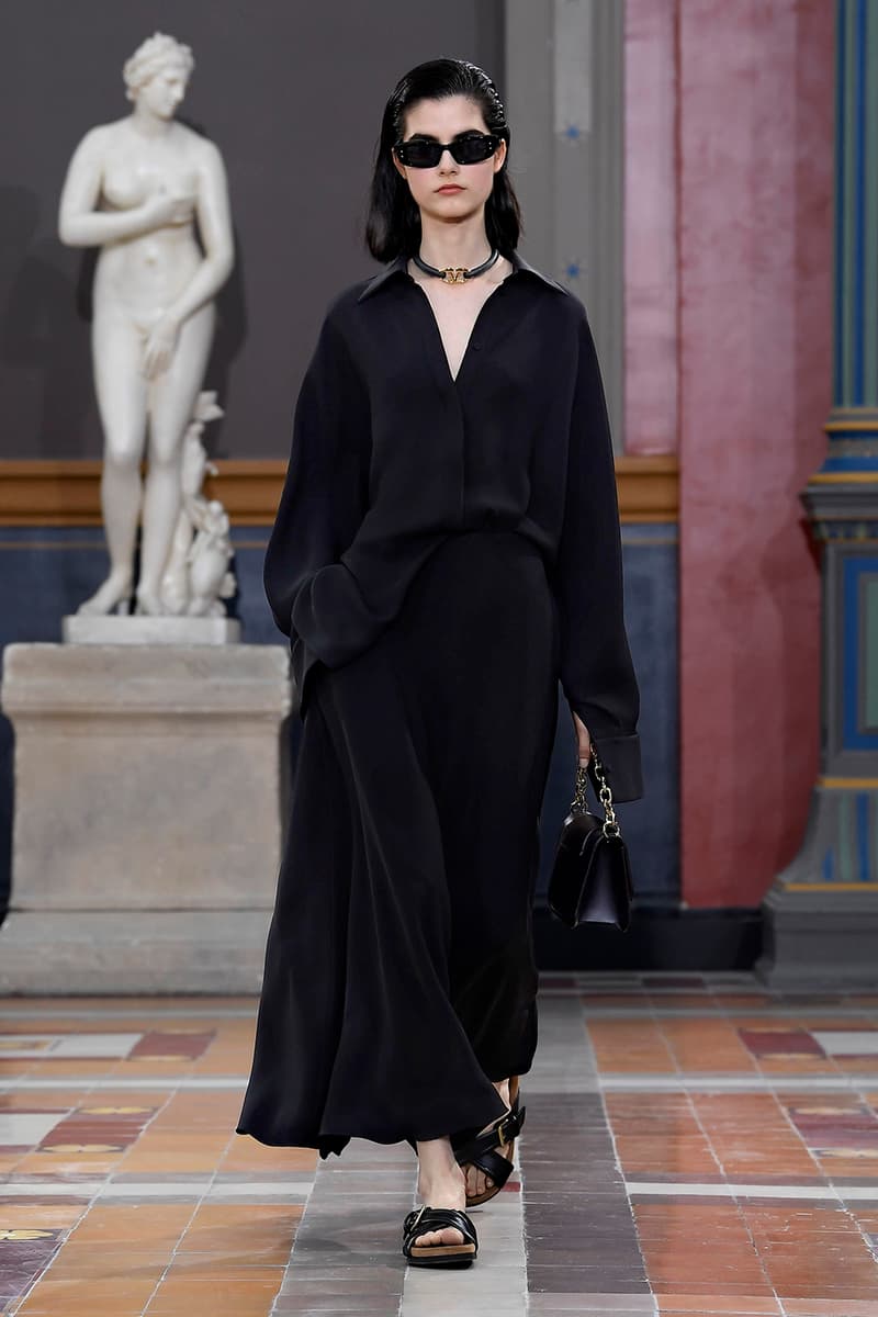 Pierpaolo Piccioli 執掌 Valentino 2024 春夏女裝大秀正式登場