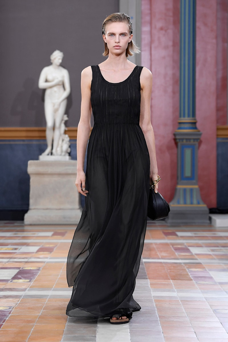 Pierpaolo Piccioli 執掌 Valentino 2024 春夏女裝大秀正式登場