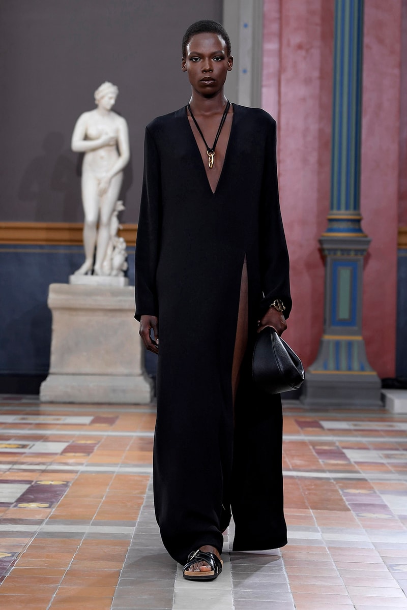 Pierpaolo Piccioli 執掌 Valentino 2024 春夏女裝大秀正式登場