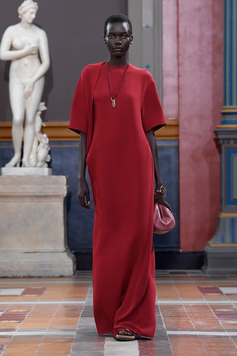 Pierpaolo Piccioli 執掌 Valentino 2024 春夏女裝大秀正式登場