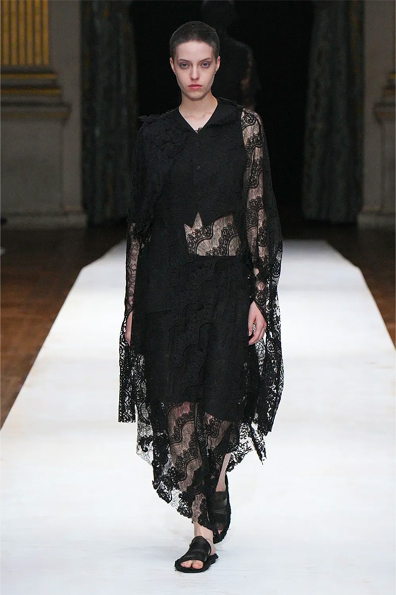 Yohji Yamamoto 正式發佈 2024 春夏女裝系列大秀