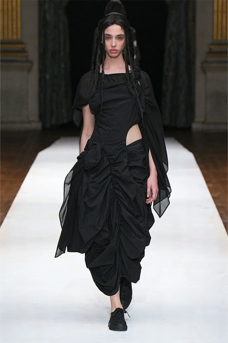 Yohji Yamamoto 正式發佈 2024 春夏女裝系列大秀