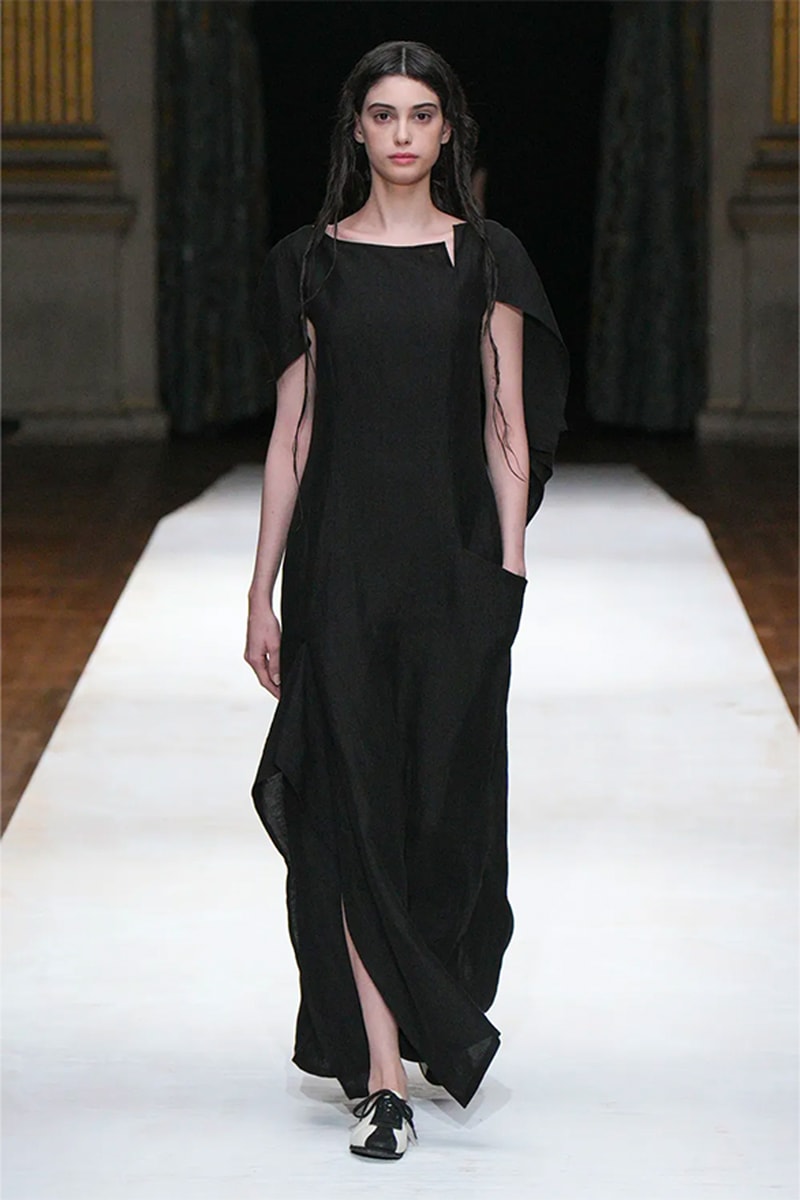 Yohji Yamamoto 正式發佈 2024 春夏女裝系列大秀