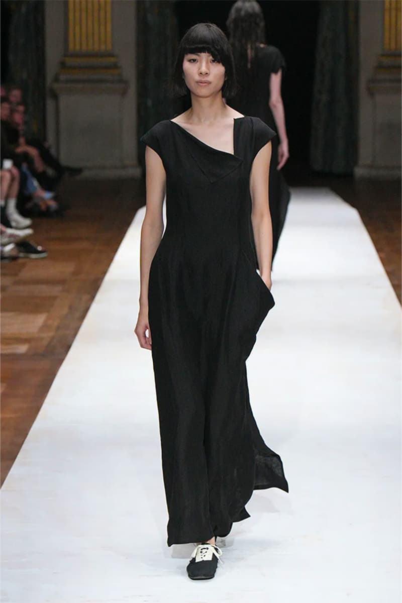 Yohji Yamamoto 正式發佈 2024 春夏女裝系列大秀