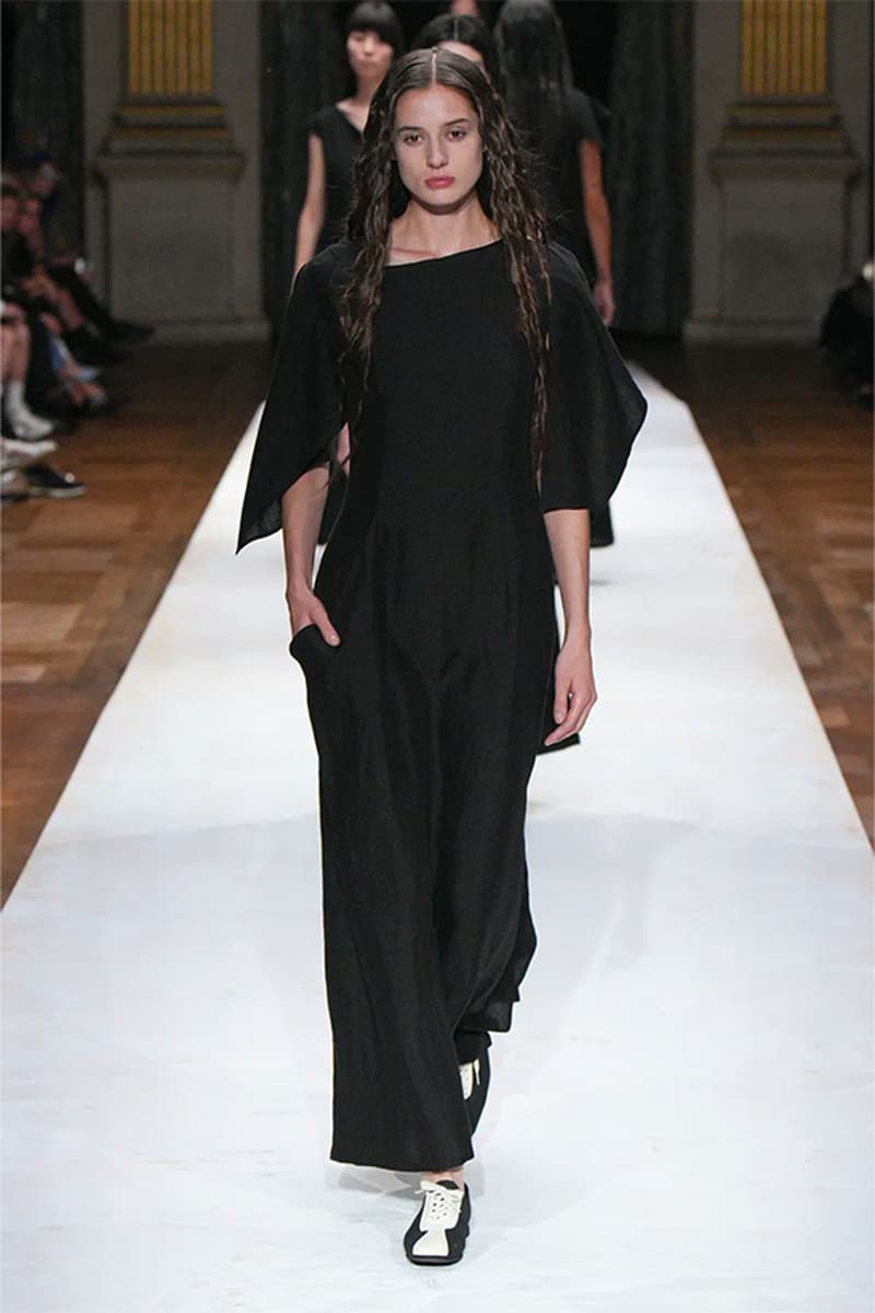 Yohji Yamamoto 正式發佈 2024 春夏女裝系列大秀