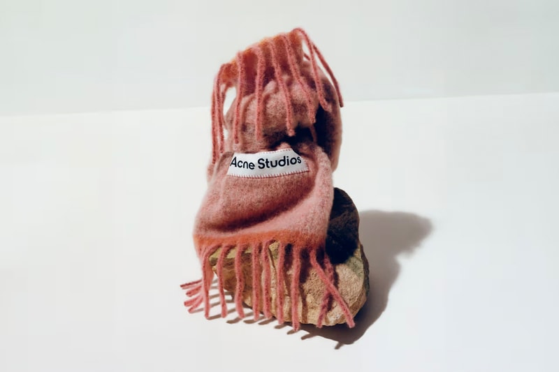 Acne Studios 正式推出 2023 秋冬系列全新圍巾款式
