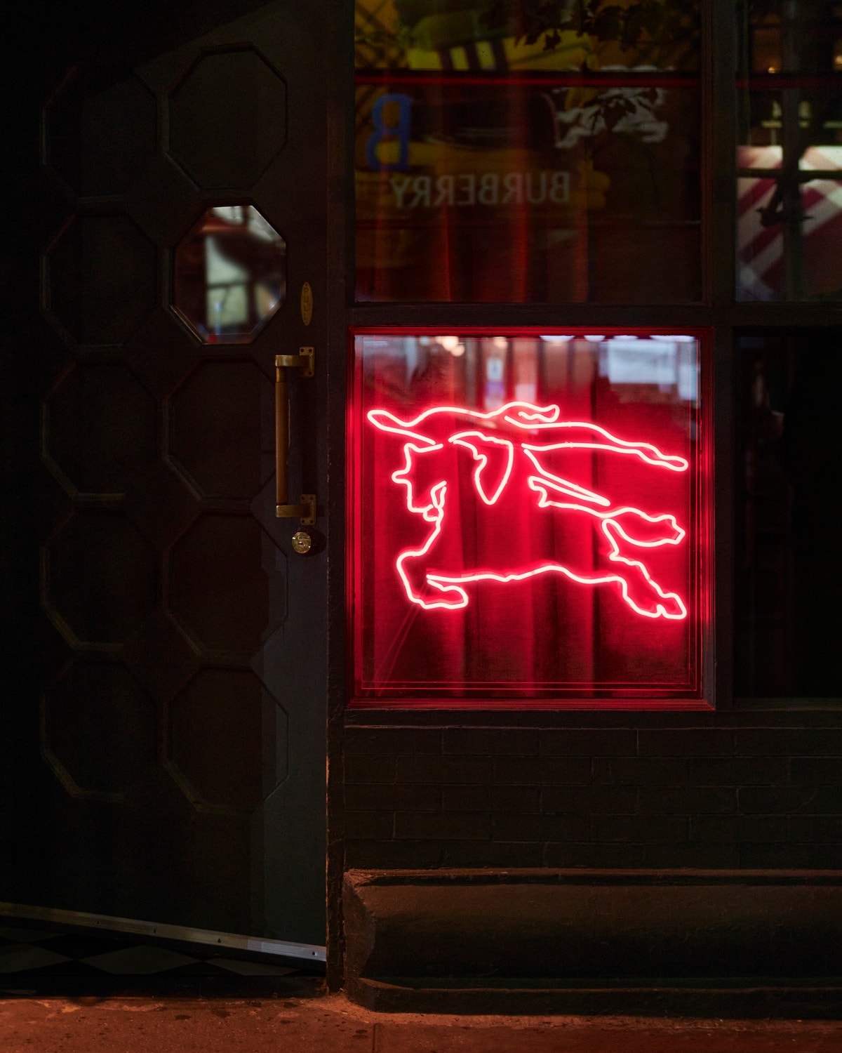 Burberry 最新英倫風情「騎士酒吧」正式登陸紐約