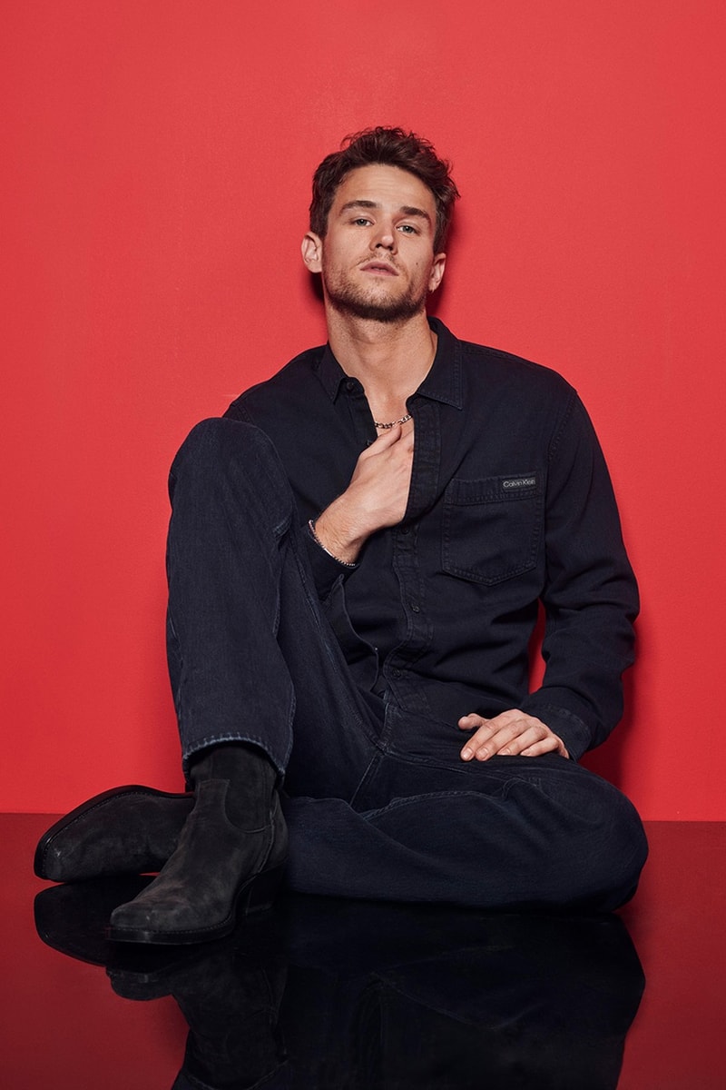 Calvin Klein 正式公開 Hailey Bieber、Brandon Flynn 主演 2023 年假日系列廣告大片