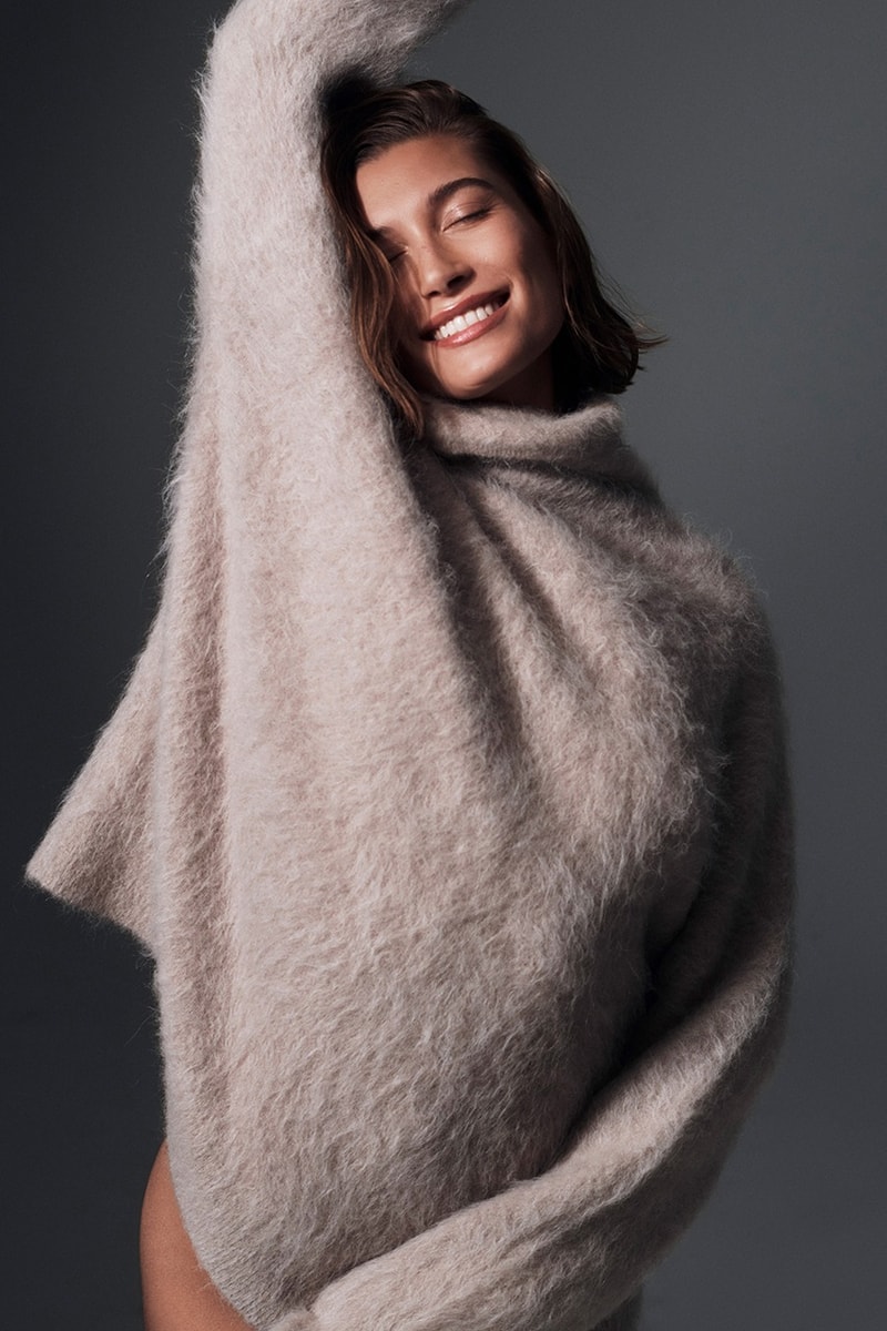 Calvin Klein 正式公開 Hailey Bieber、Brandon Flynn 主演 2023 年假日系列廣告大片