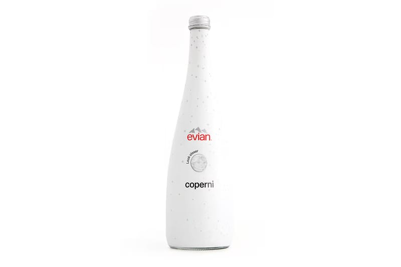 Evian 攜手 Coperni 打造全新聯名玻璃瓶裝水
