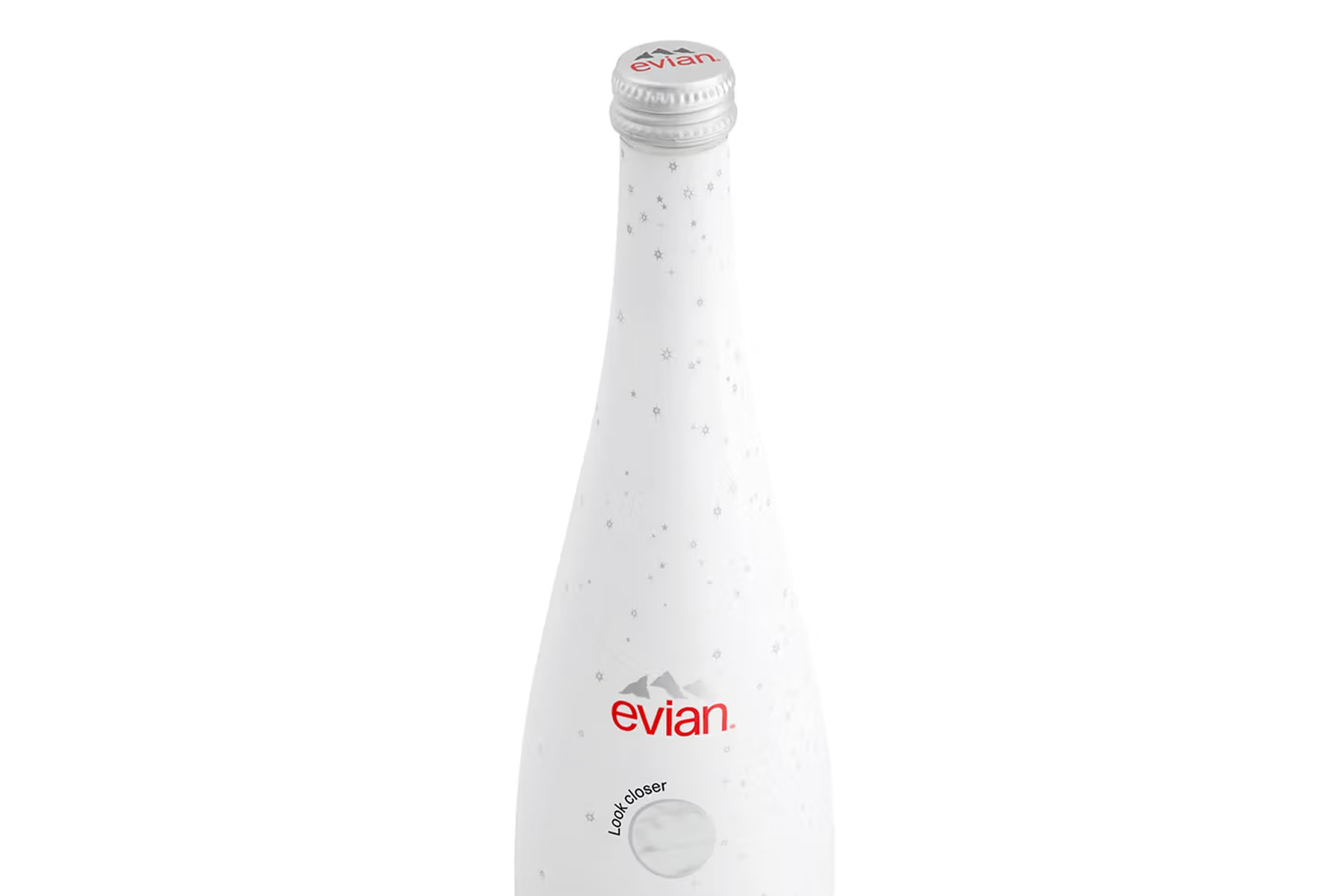 Evian 攜手 Coperni 打造全新聯名玻璃瓶裝水