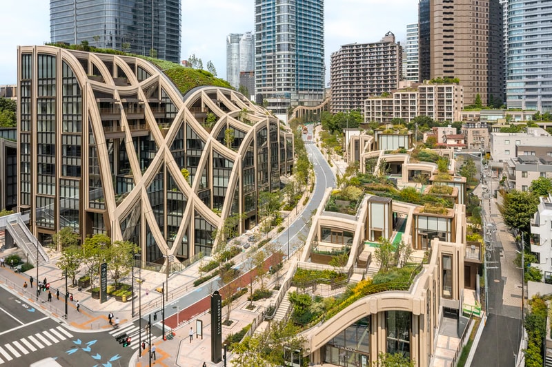 倫敦建築事務所 Heatherwick Studio 建造之全新東京街區 Azabudai Hills 正式開幕