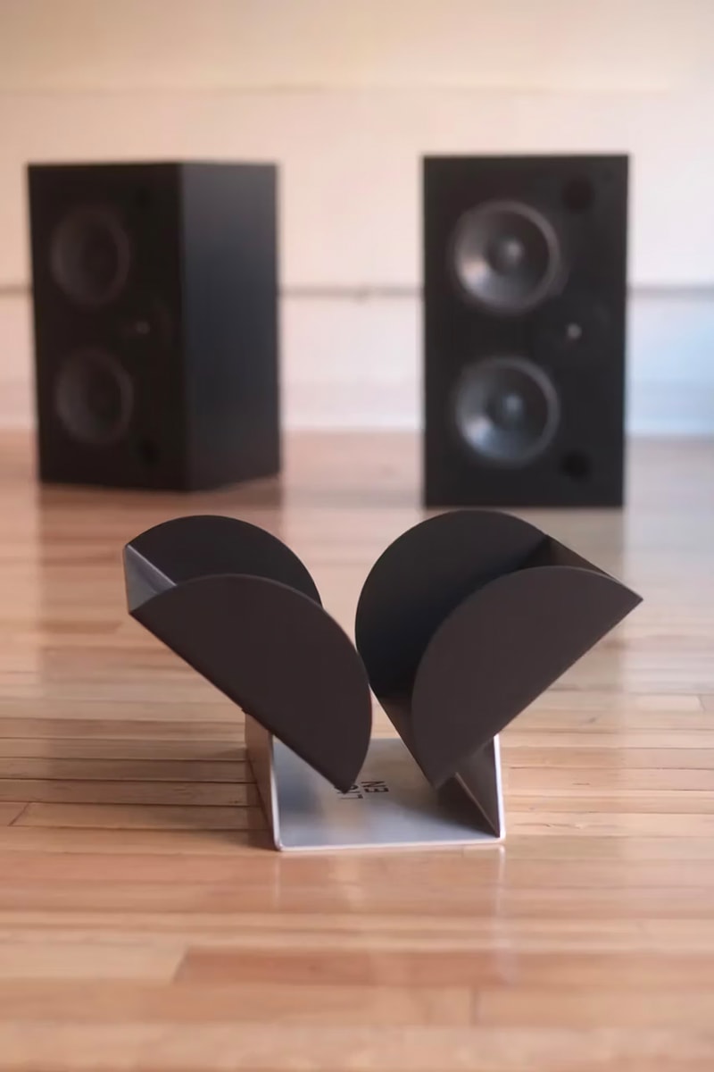 紐約設計工作室 Lichen 正式推出全新黑膠唱片收藏架「Clove」