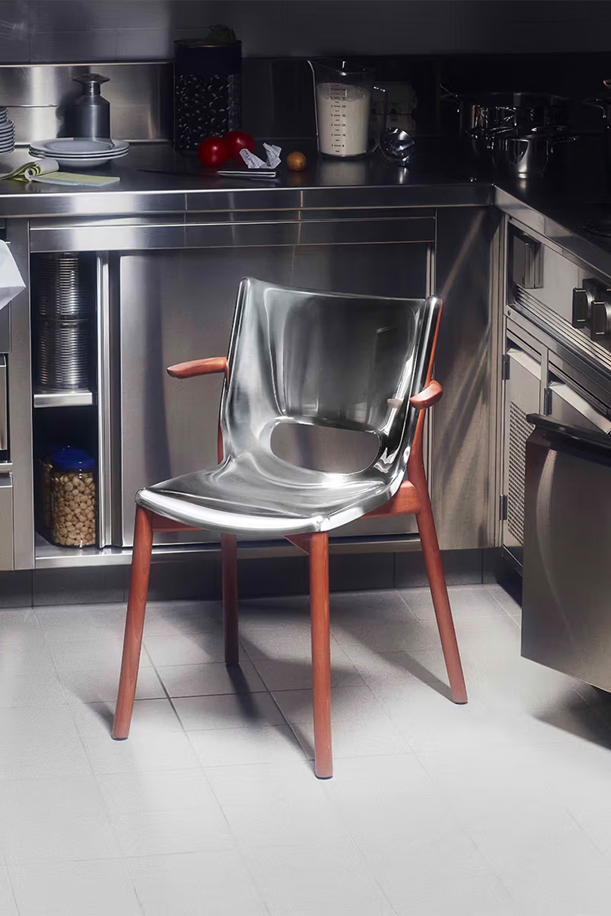 Philippe Starck 首度為 Alessi 打造全新傢俱系列「Poêle」