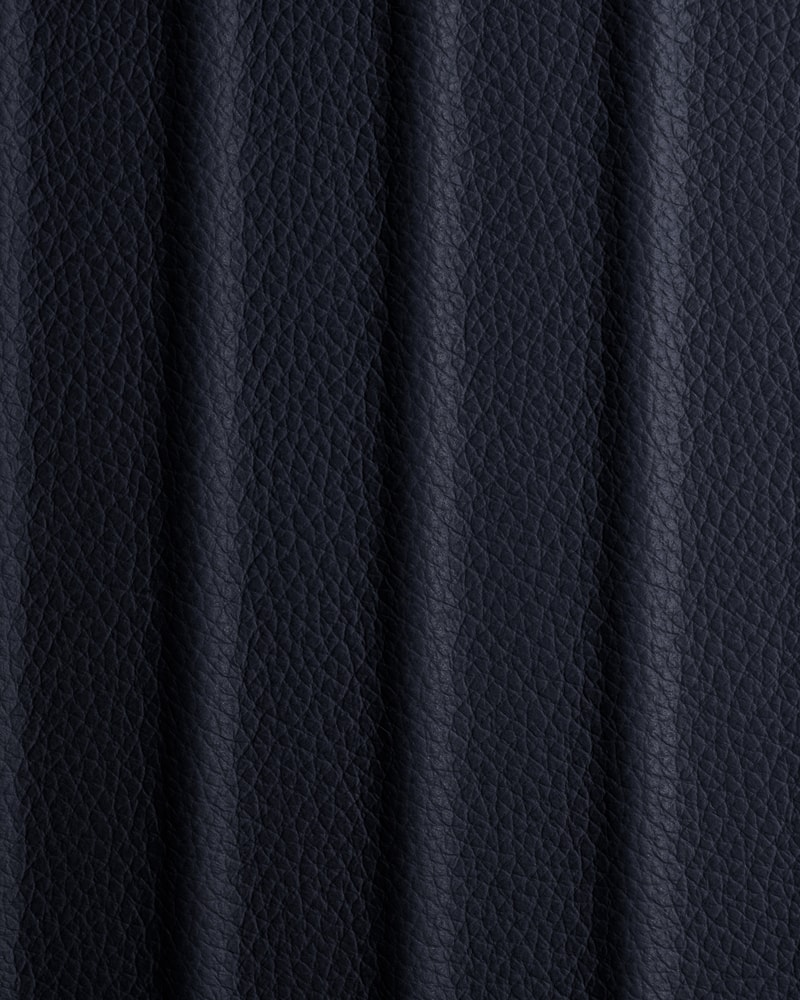 RIMOWA 正式推出全新皮革行李箱系列