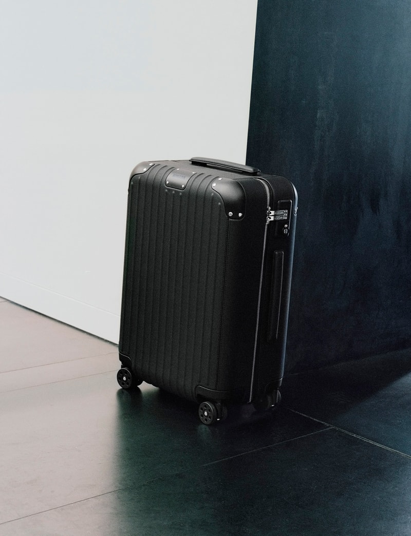 RIMOWA 正式推出全新皮革行李箱系列