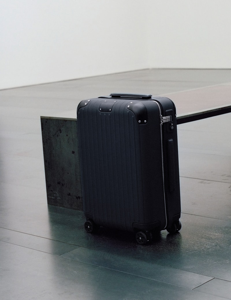 RIMOWA 正式推出全新皮革行李箱系列