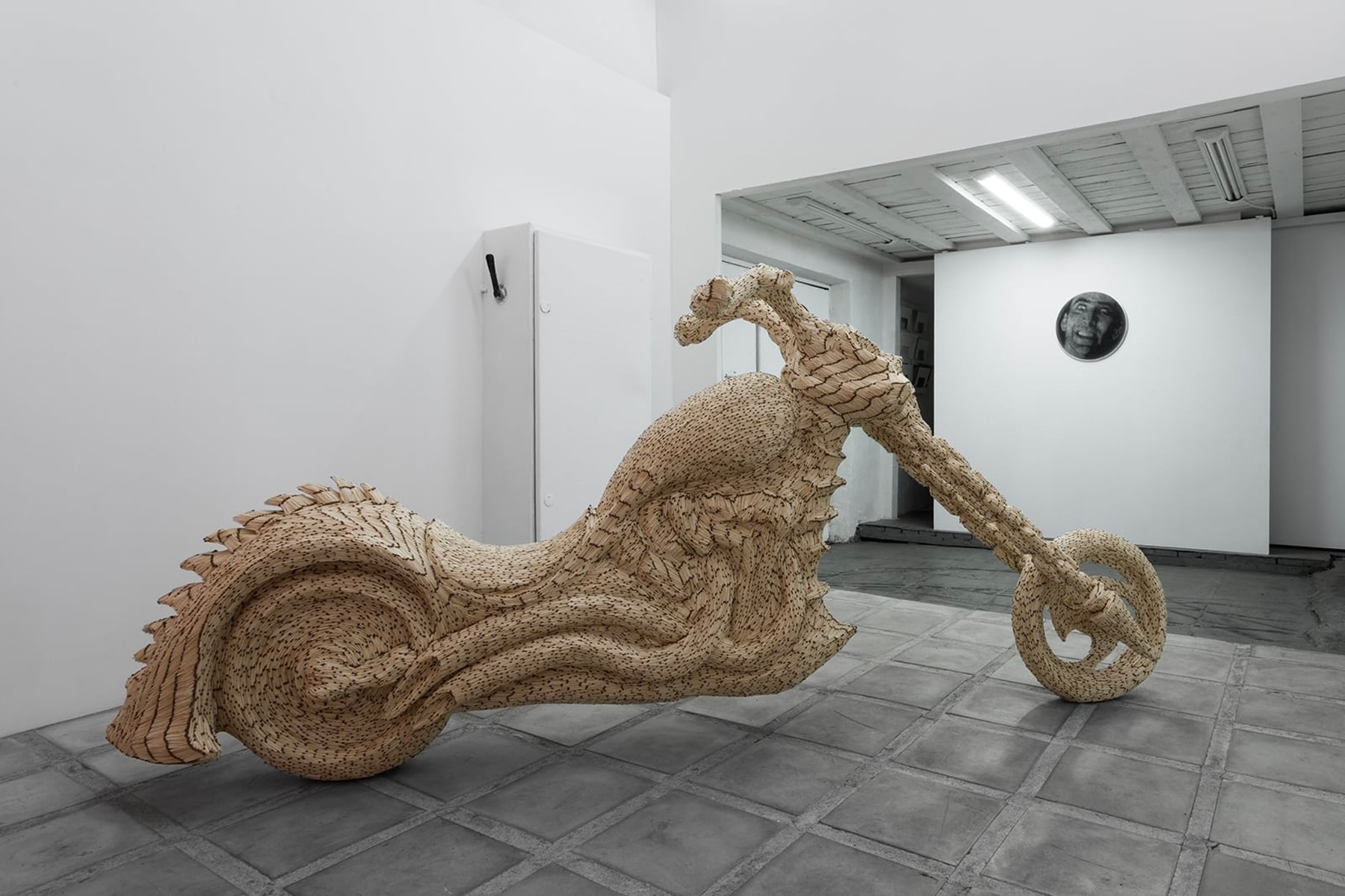 藝術家 Yan Posadsky 使用 5 萬支火柴打造《惡靈戰警 Ghost Rider》骷髏重型機車
