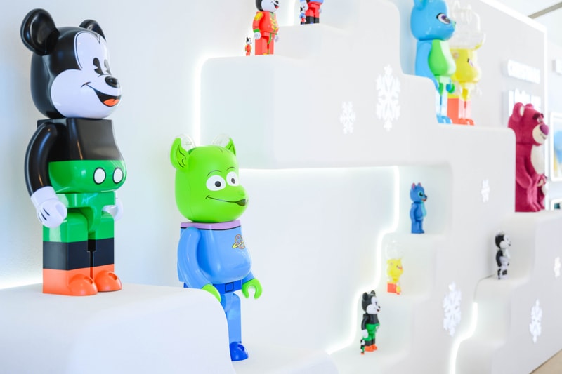 海港城與 MEDICOM TOY 最新「Disney 100 CHRISTMAS LOVE 2000% UP BEARBRICK UP」開催