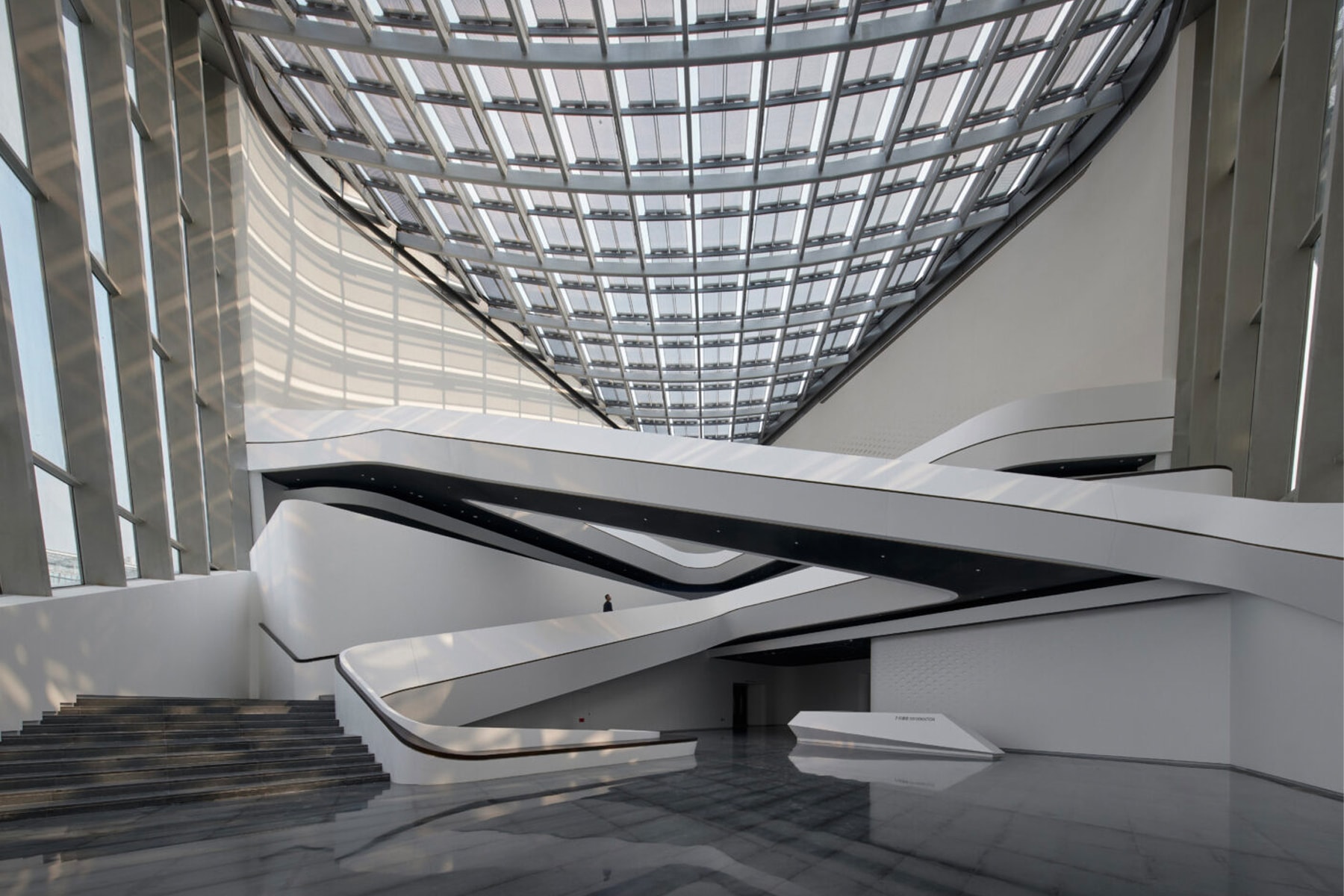 走進 Zaha Hadid 建築事務所打造全新藝術中心 Zhuhai Jinwan Civic Art Centre