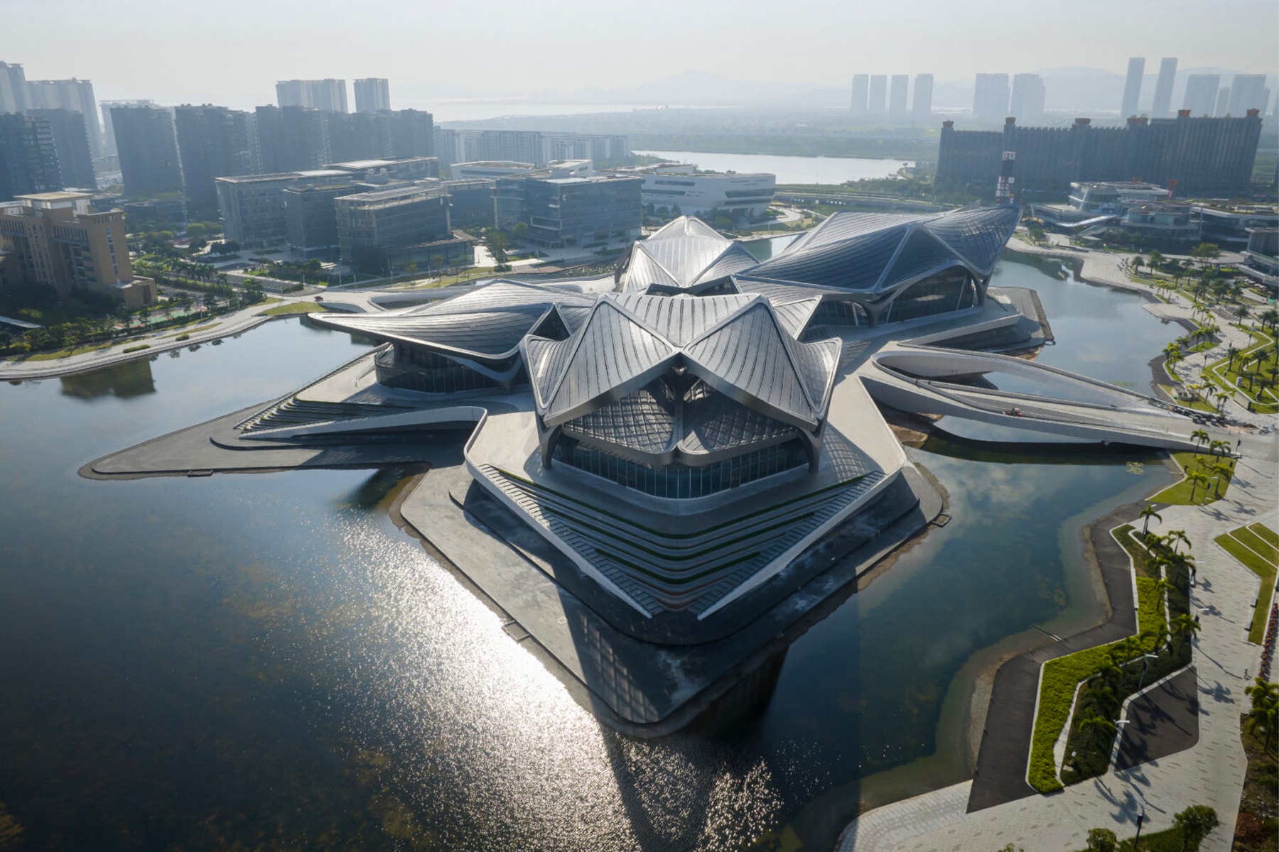 走進 Zaha Hadid 建築事務所打造全新藝術中心 Zhuhai Jinwan Civic Art Centre