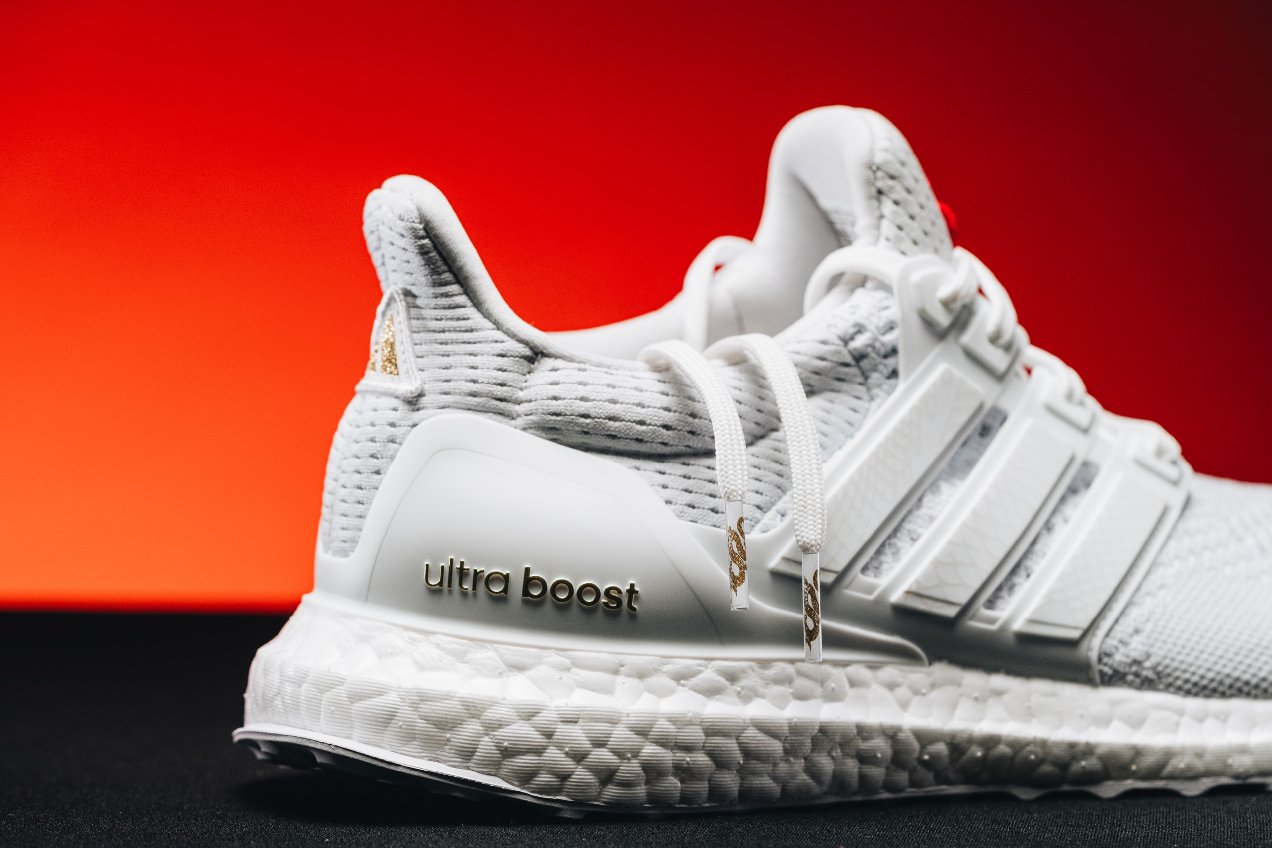 adidas 龍年限定跑鞋 ULTRABOOST 1.0 DNA 正式登場