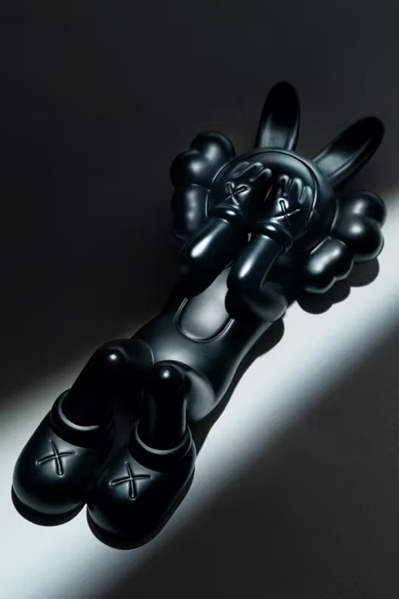 KAWS 攜手 AllRightsReserved 打造全新青銅雕塑「CALM NIGHT」