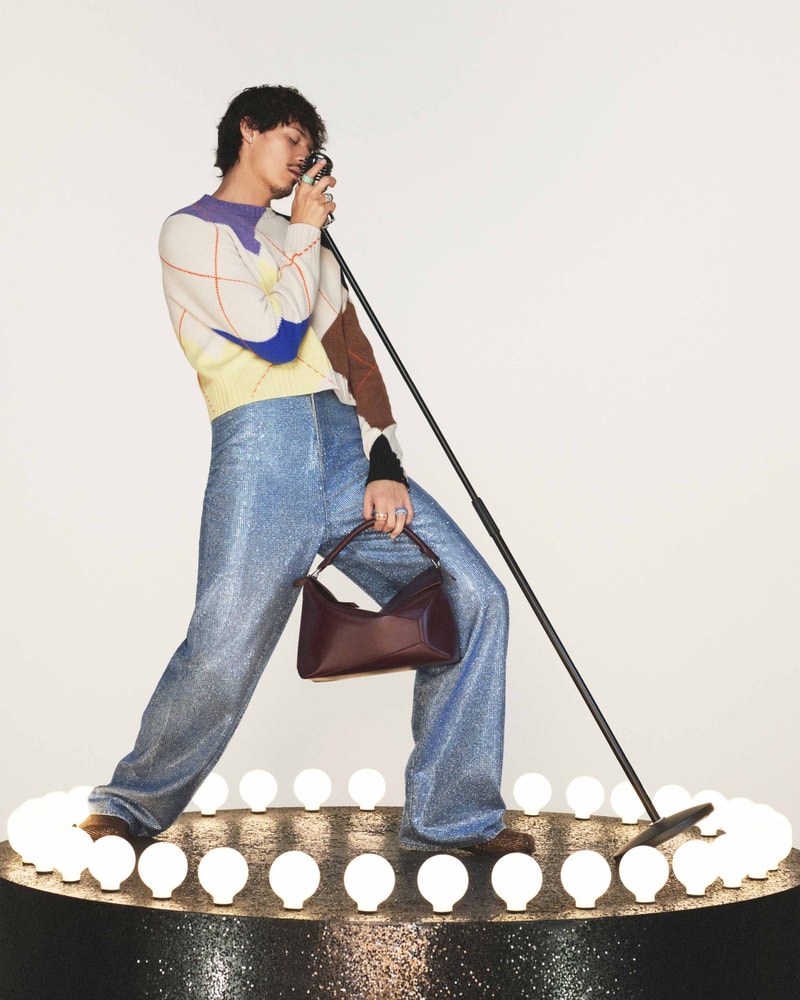 LOEWE 正式發佈 2024 春夏男裝系列形象廣告