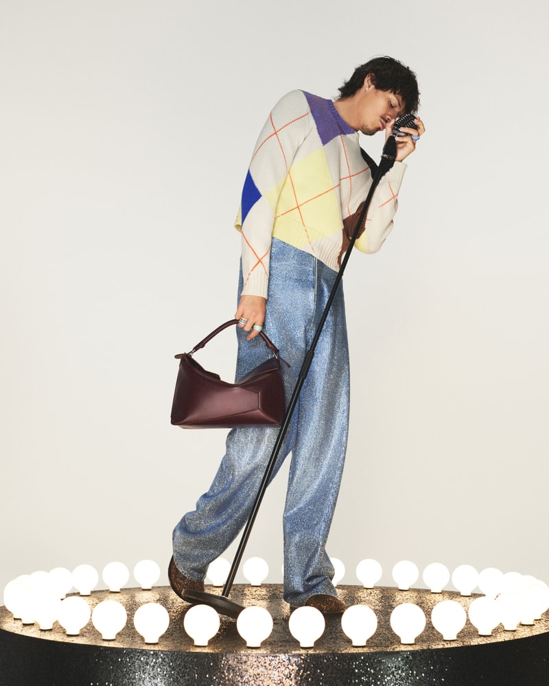 LOEWE 正式發佈 2024 春夏男裝系列形象廣告