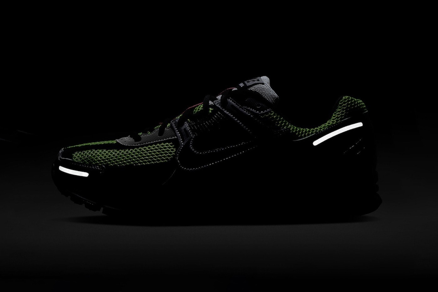 消息稱 Nike Zoom Vomero 5 人氣配色有望於 2024 年復刻回歸