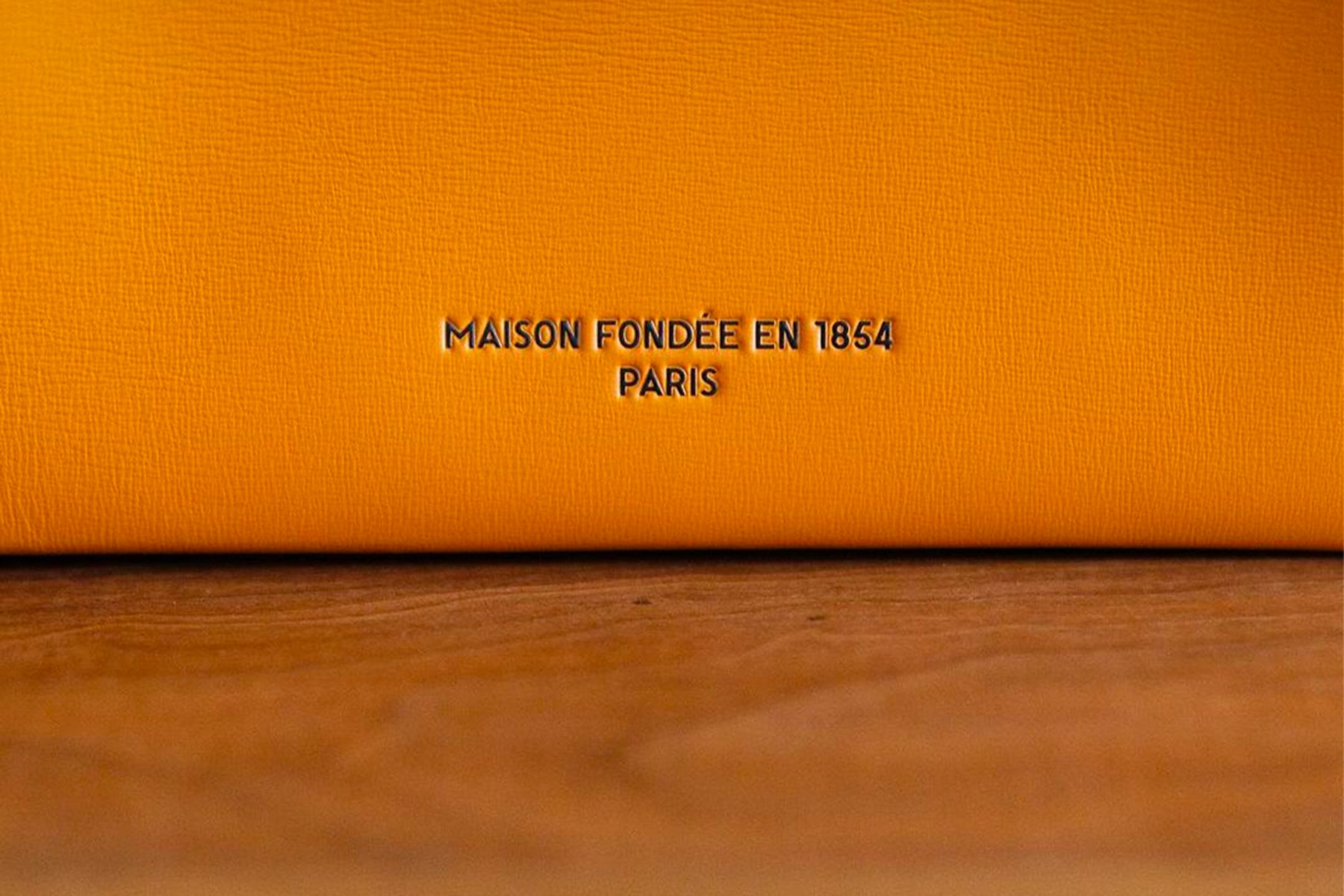 近賞 Louis Vuitton 全新皮革購物袋「Sandwich Bag」