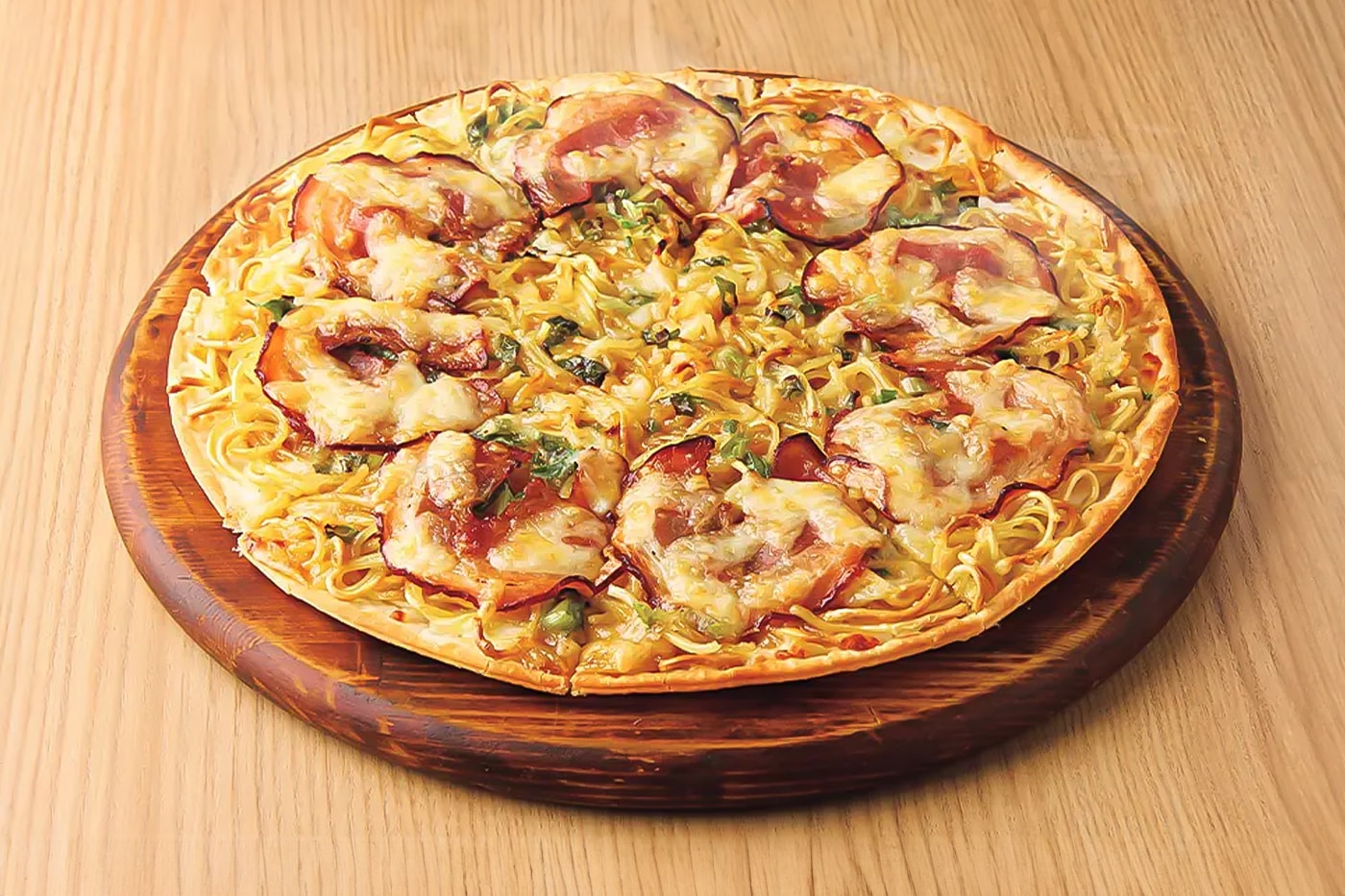 Pizza Hut 推出全新「拉麵」風味披薩
