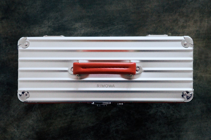 RIMOWA 正式推出龍年限定版鋁鎂合金單瓶酒箱
