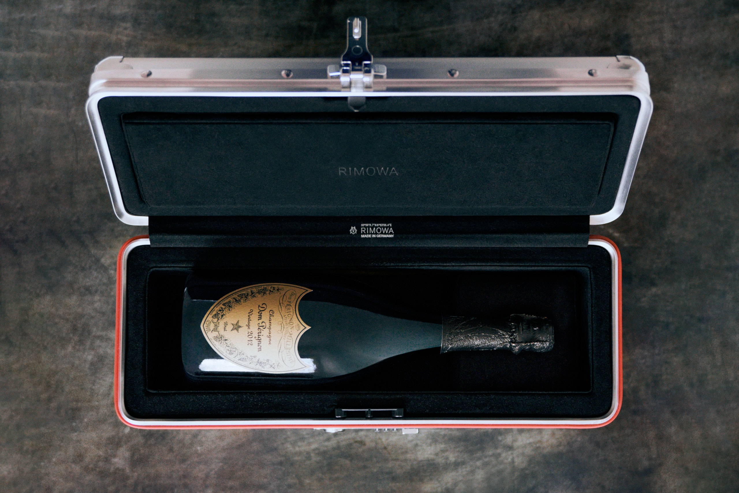 RIMOWA 正式推出龍年限定版鋁鎂合金單瓶酒箱