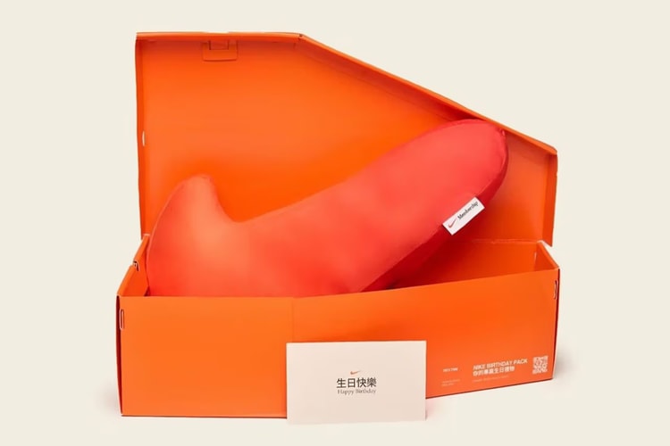 「勾勾」愛好者注意!Nike 正式推出 Swoosh Logo 造型可愛抱枕